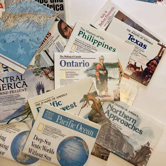 A Big Bundle of Vintage National Geographic Maps of The World Collectable - Picture 5 of 10